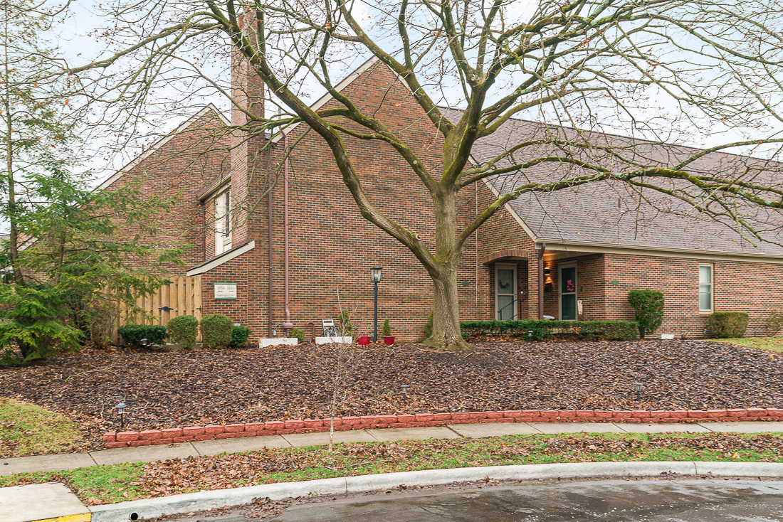 1537 Sandringham Ct.-11