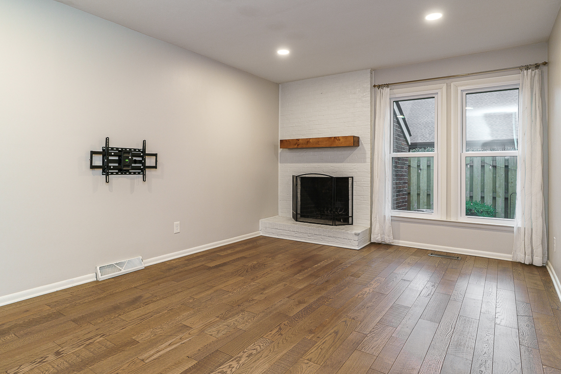 1537 Sandringham Ct.-23