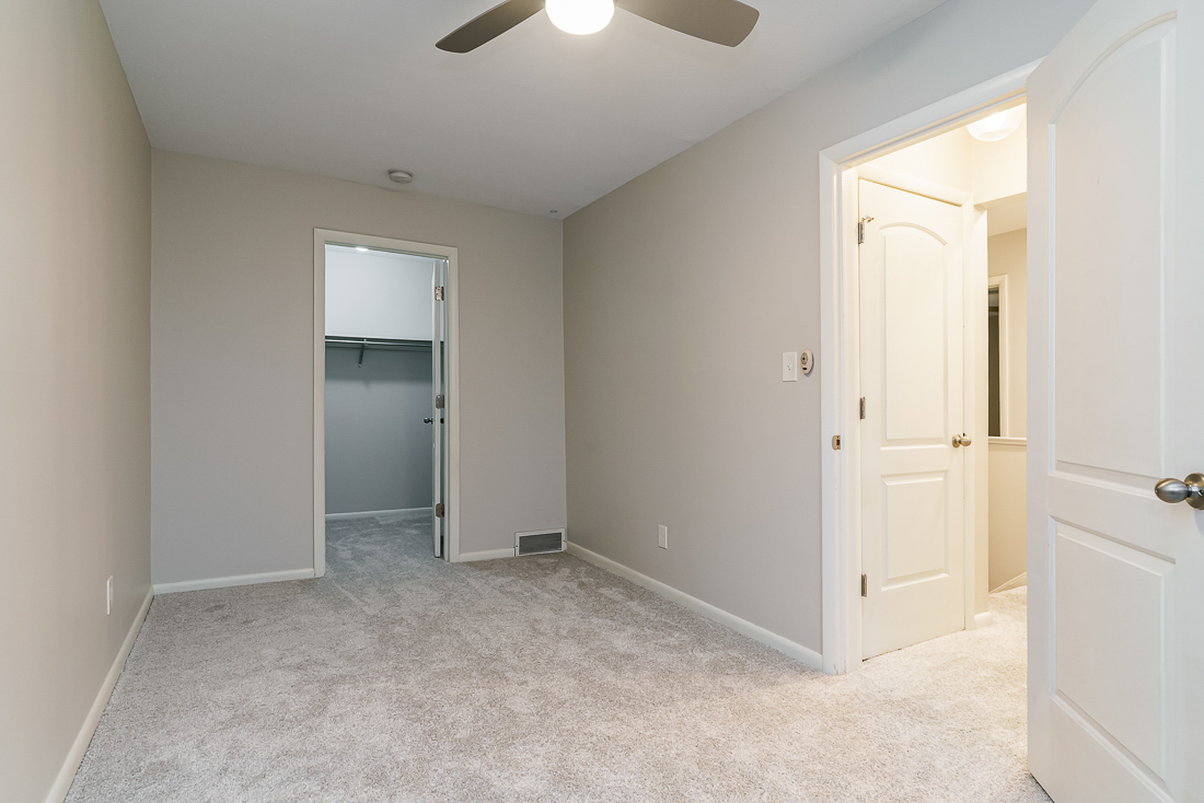 1537 Sandringham Ct.-40