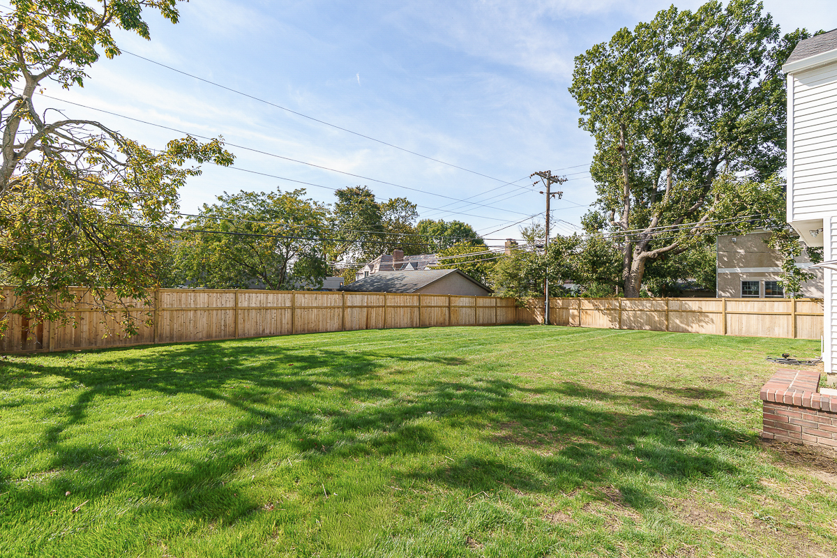 2109 Yorkshire Rd.--11