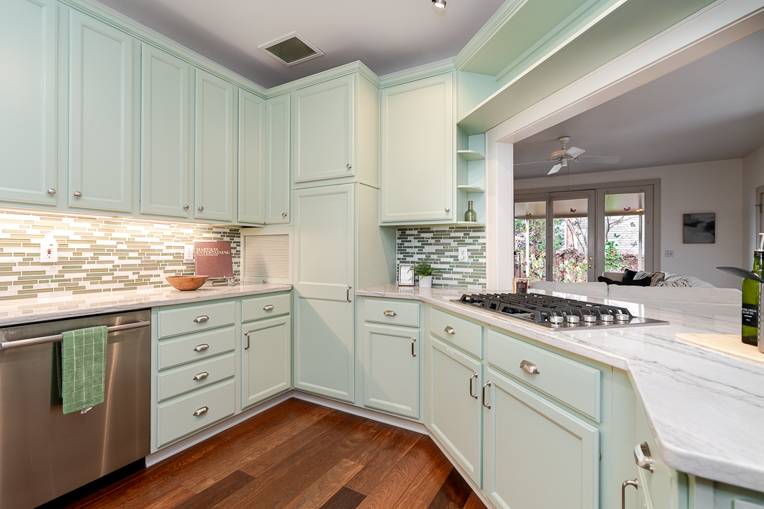 242 e Sycamore St-17