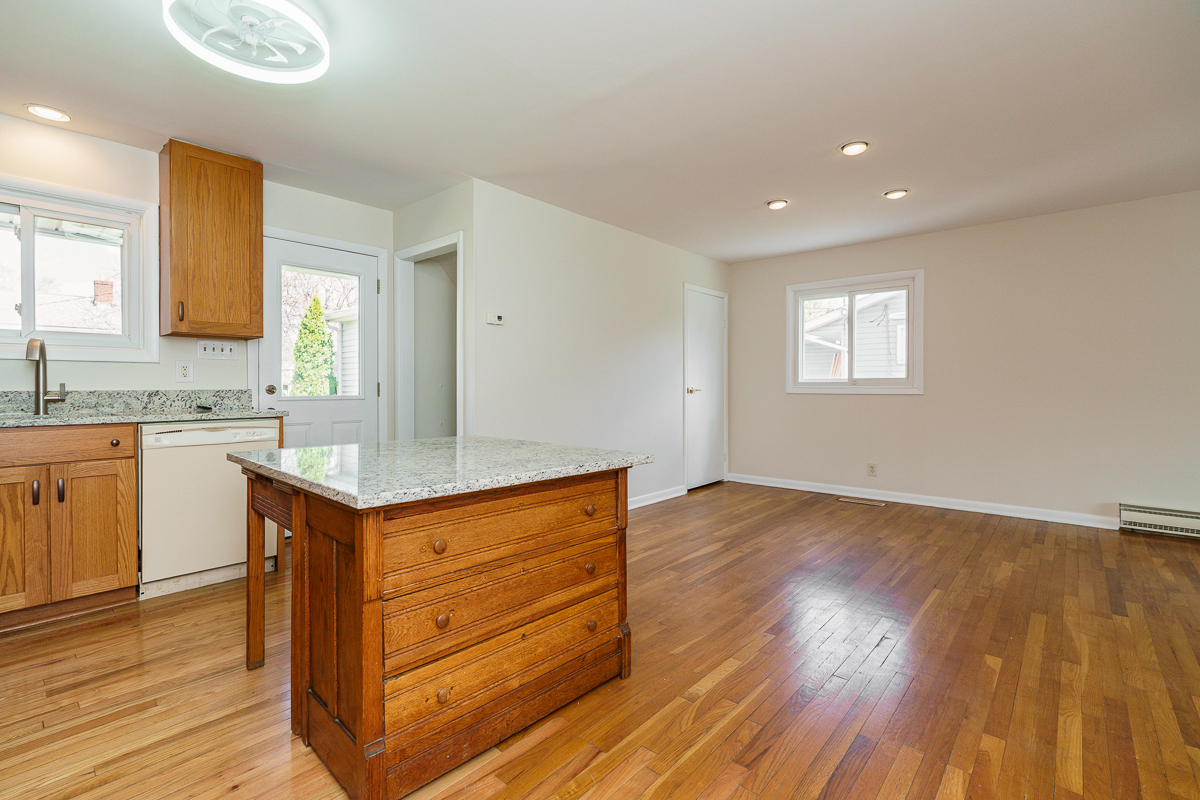 260 Stafford Ave-22