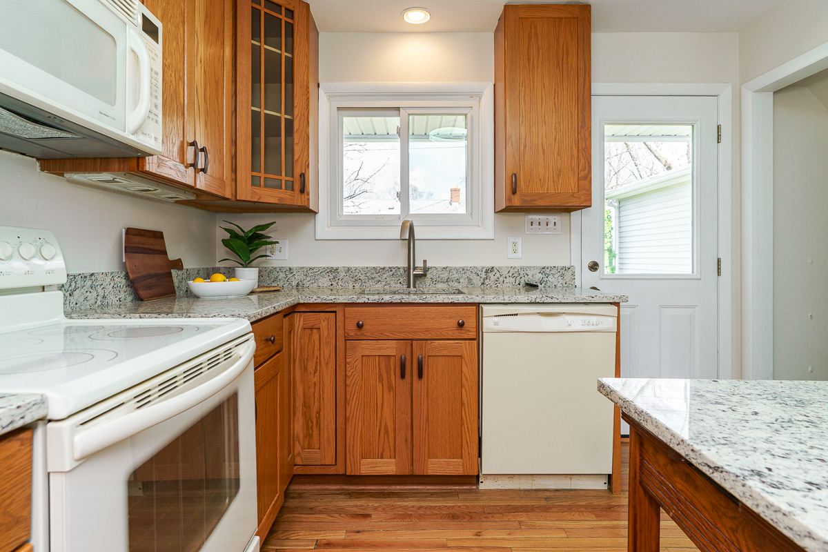 260 Stafford Ave-23