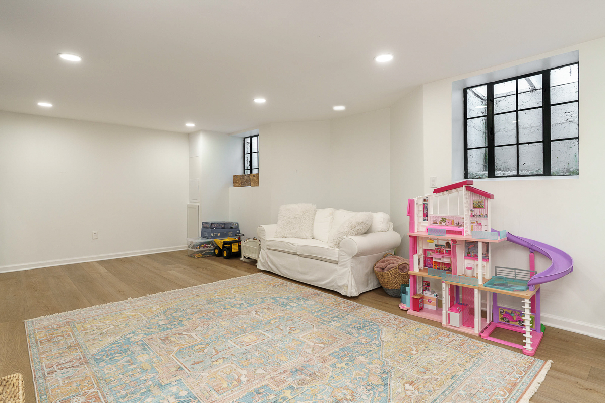 2737 Sherwood Ave-13