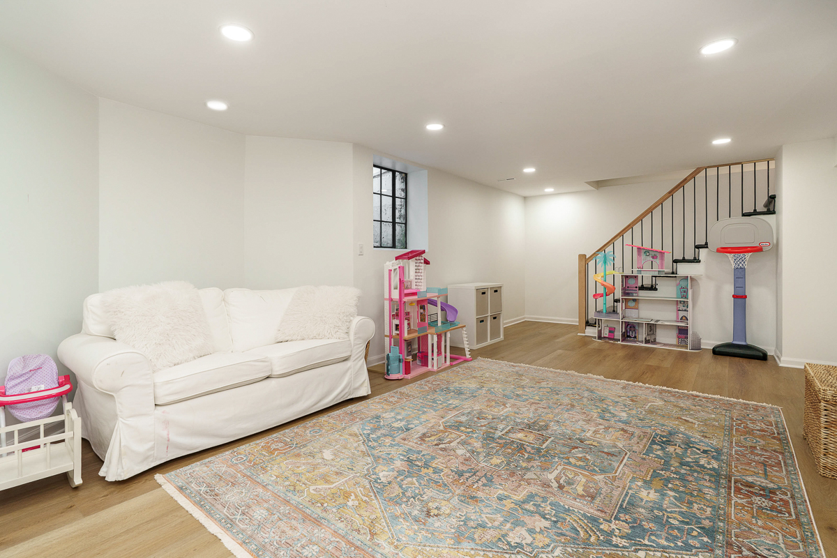 2737 Sherwood Ave-15