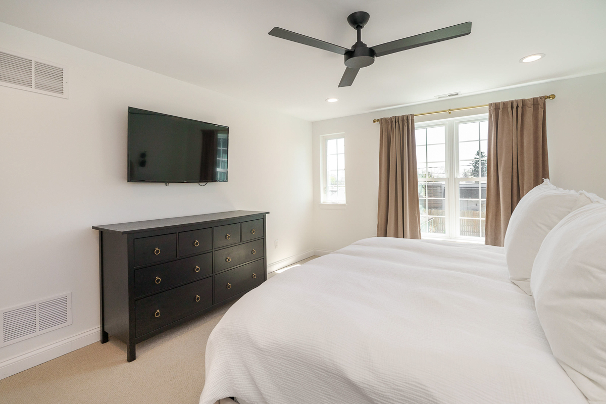 2737 Sherwood Ave-44