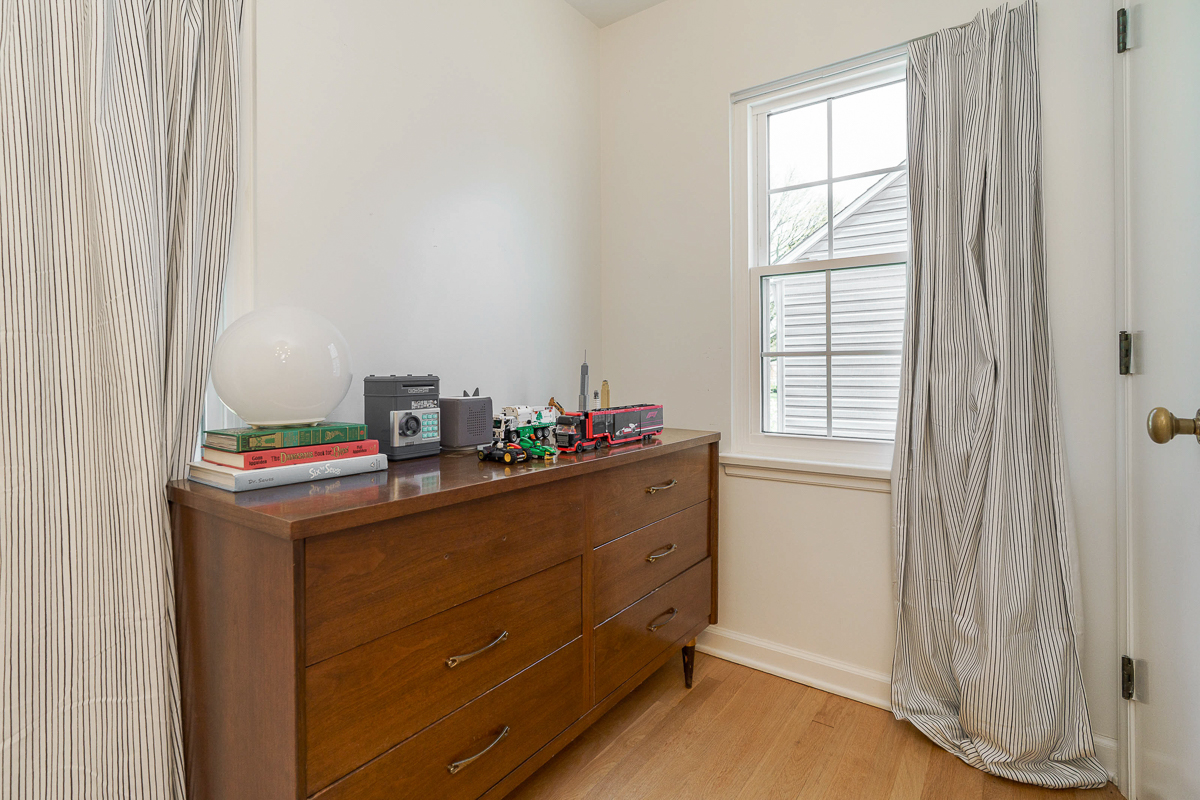 2737 Sherwood Ave-50