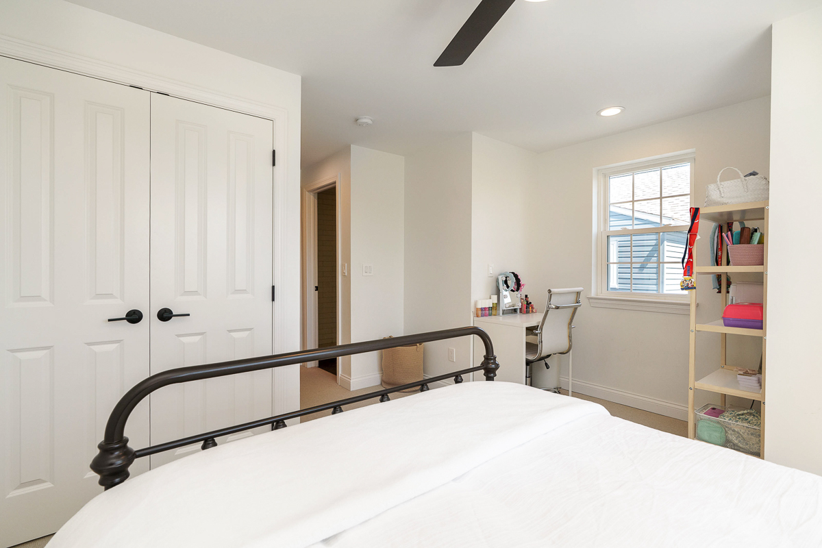 2737 Sherwood Ave-57