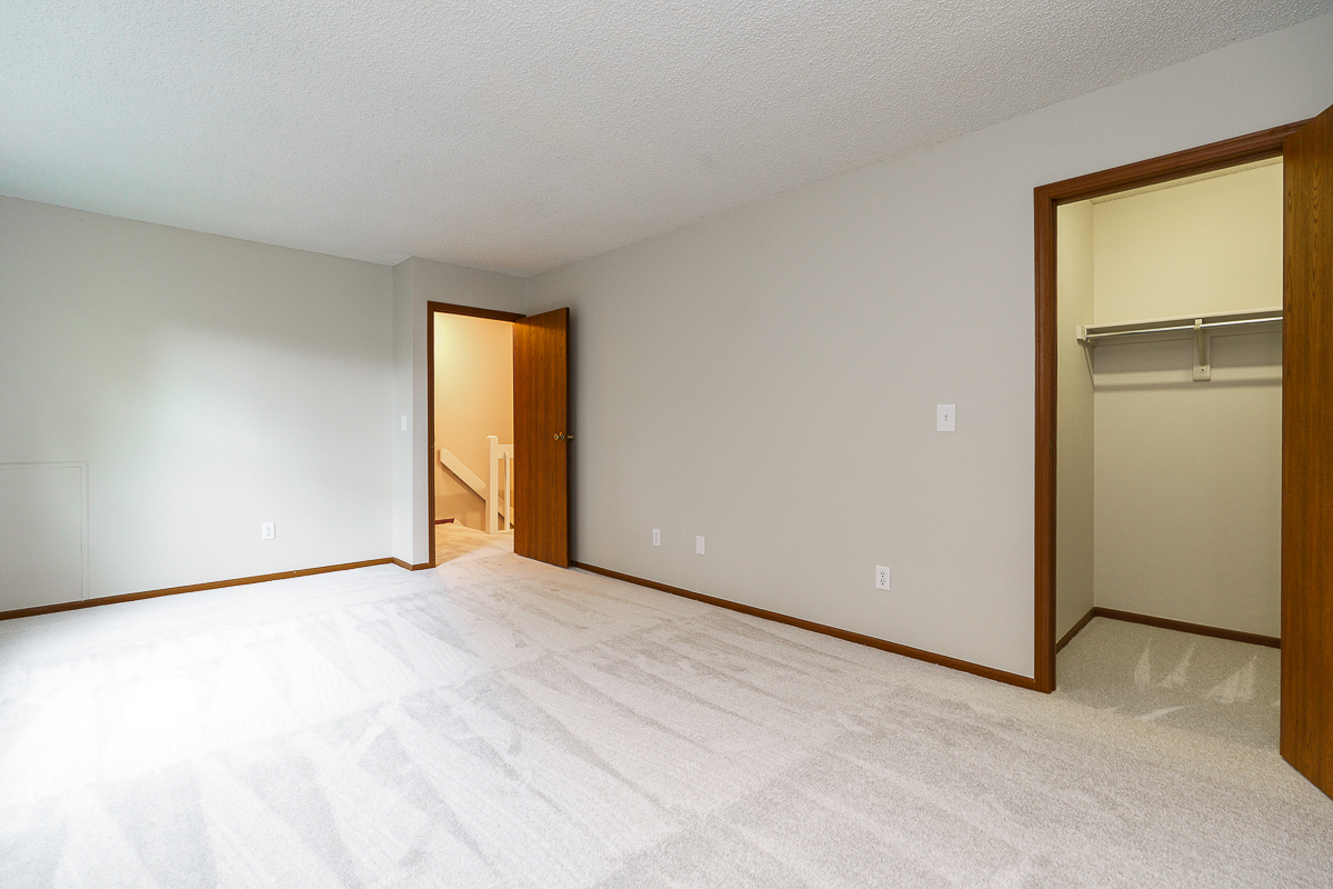 2967 Castlebrook Ave-25