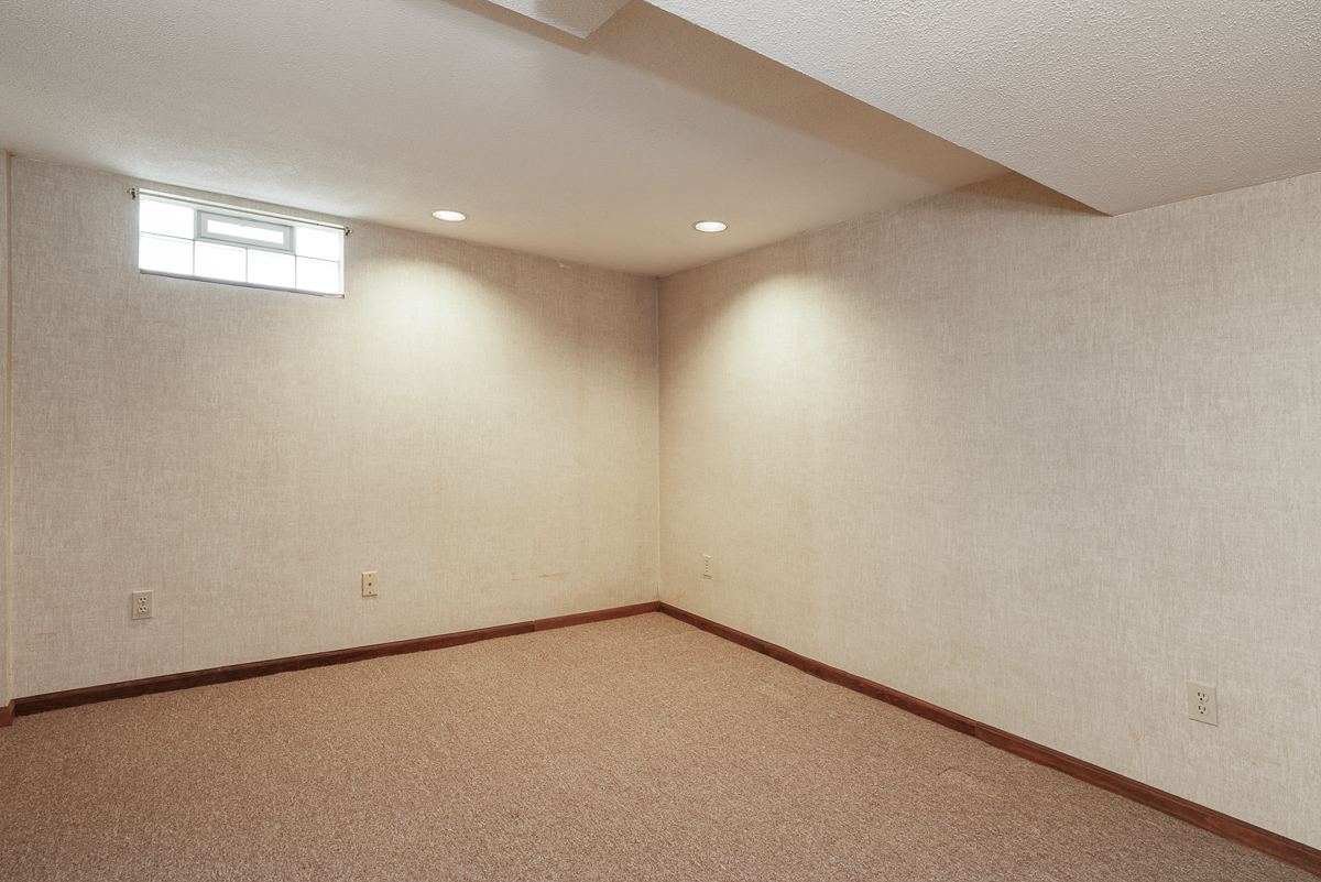 318 E Stanton Ave-40