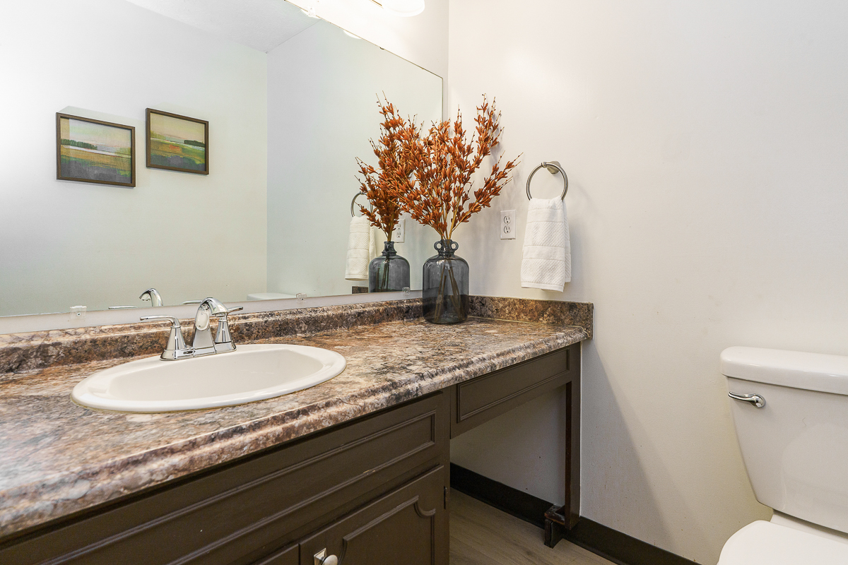 324 Meadowside Court-19