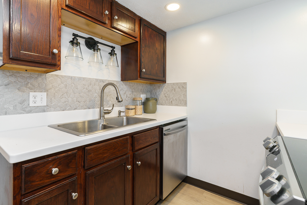 324 Meadowside Court-22