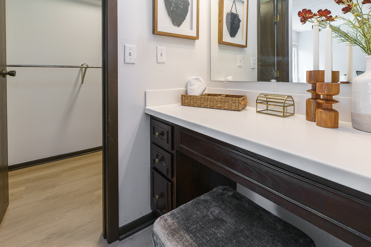 324 Meadowside Court-31