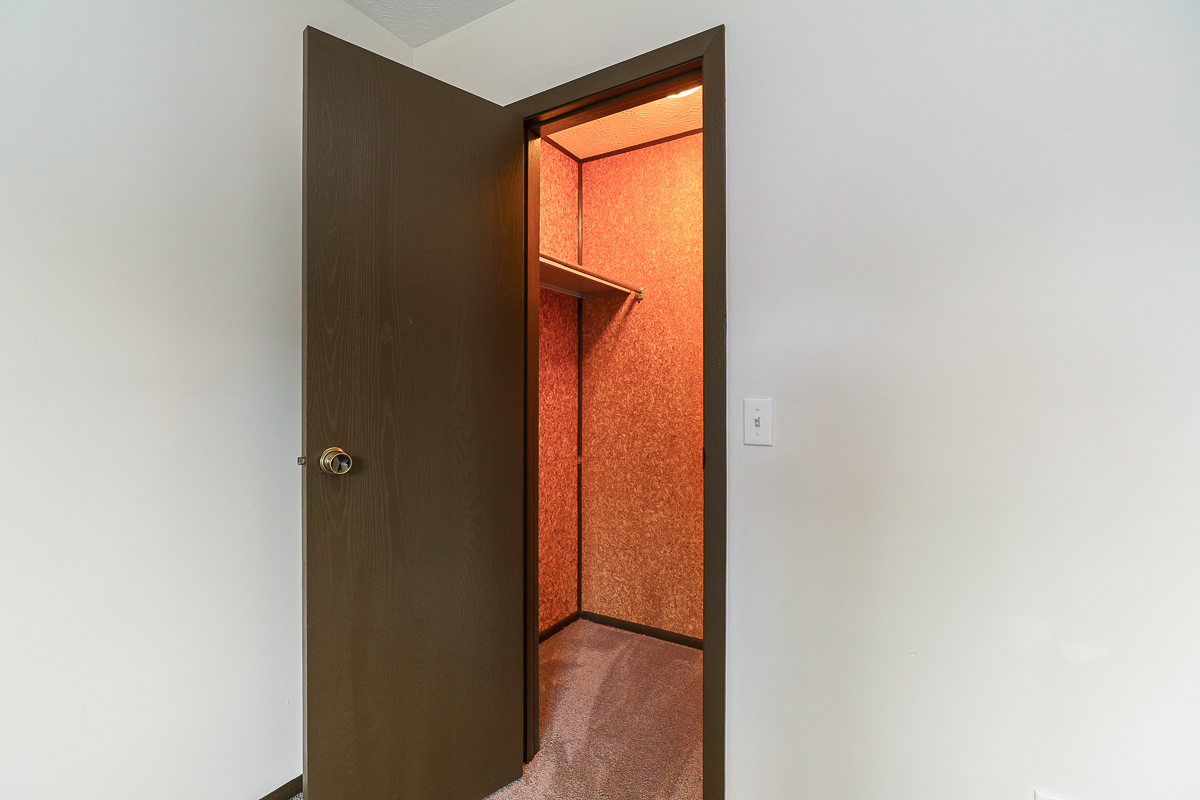 324 Meadowside Court-36