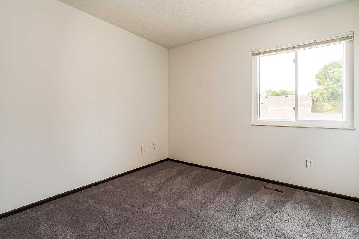 324 Meadowside Court-37