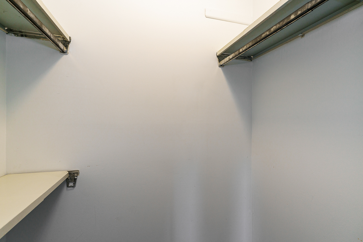 324 Meadowside Court-38