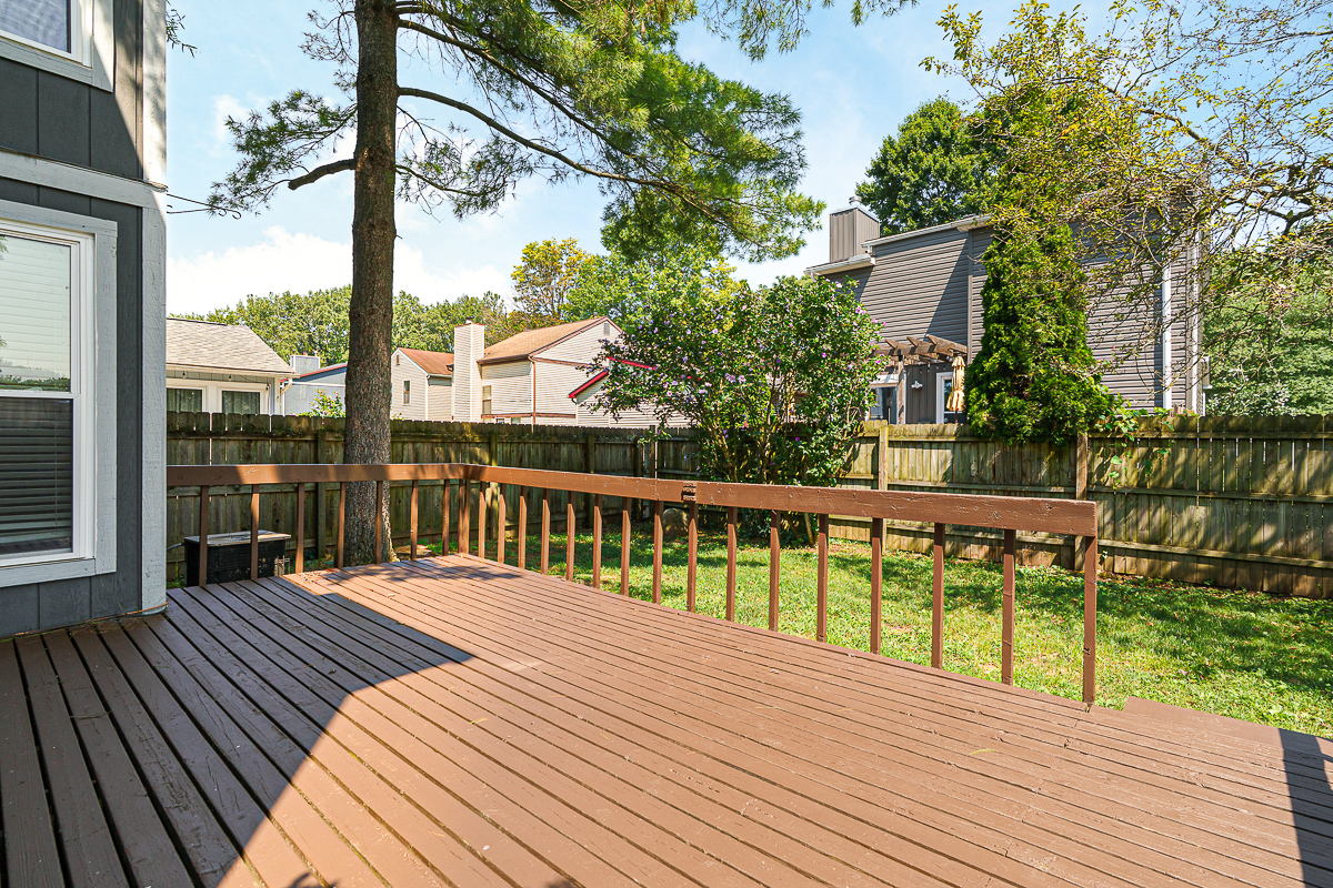 324 Meadowside Court-9