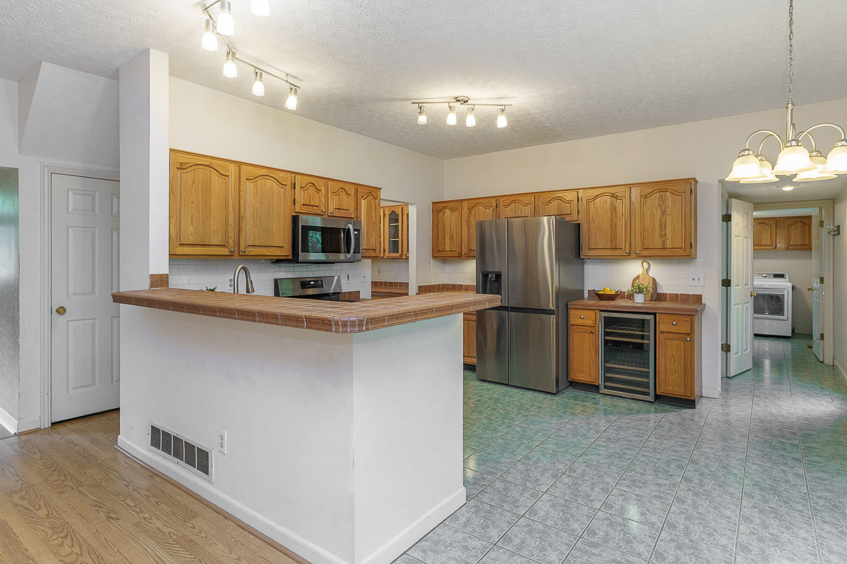 3588 Rivervail Dr-18