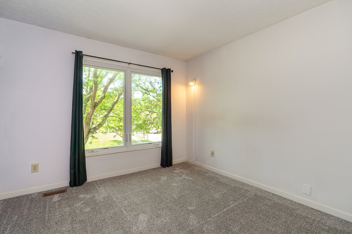 3588 Rivervail Dr-32