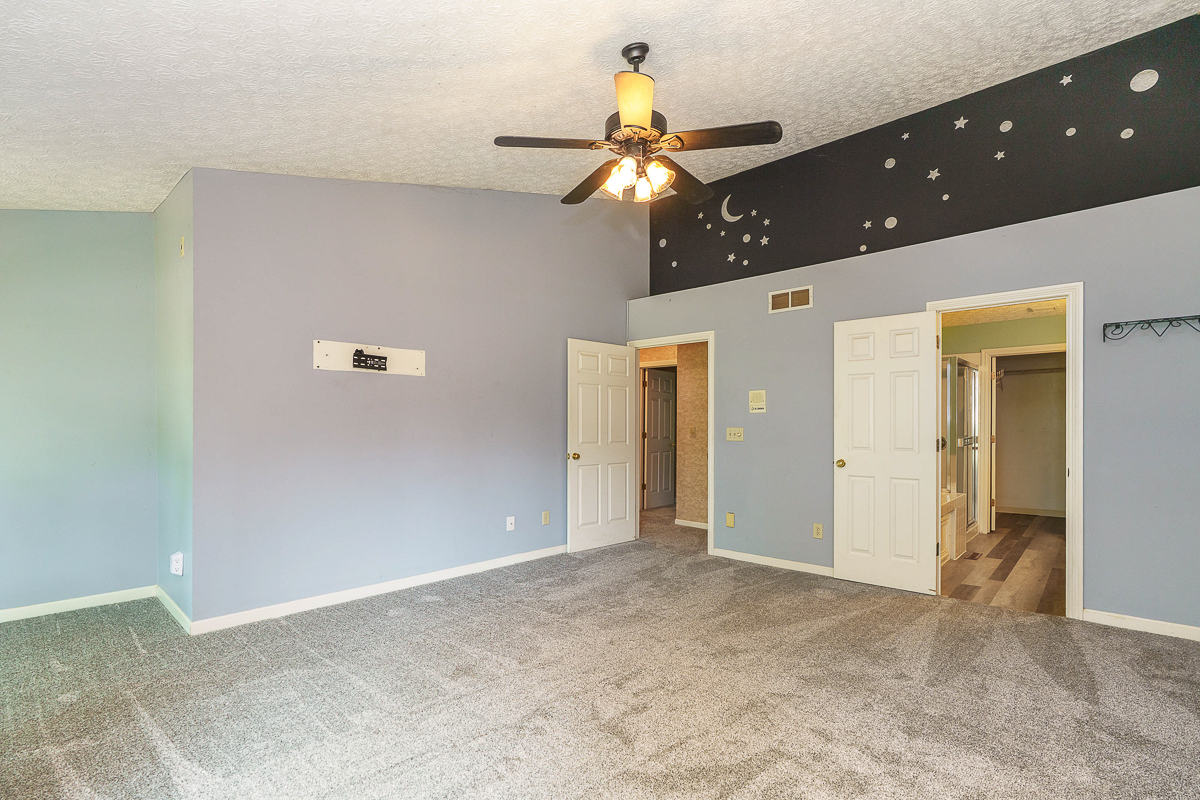 3588 Rivervail Dr-36