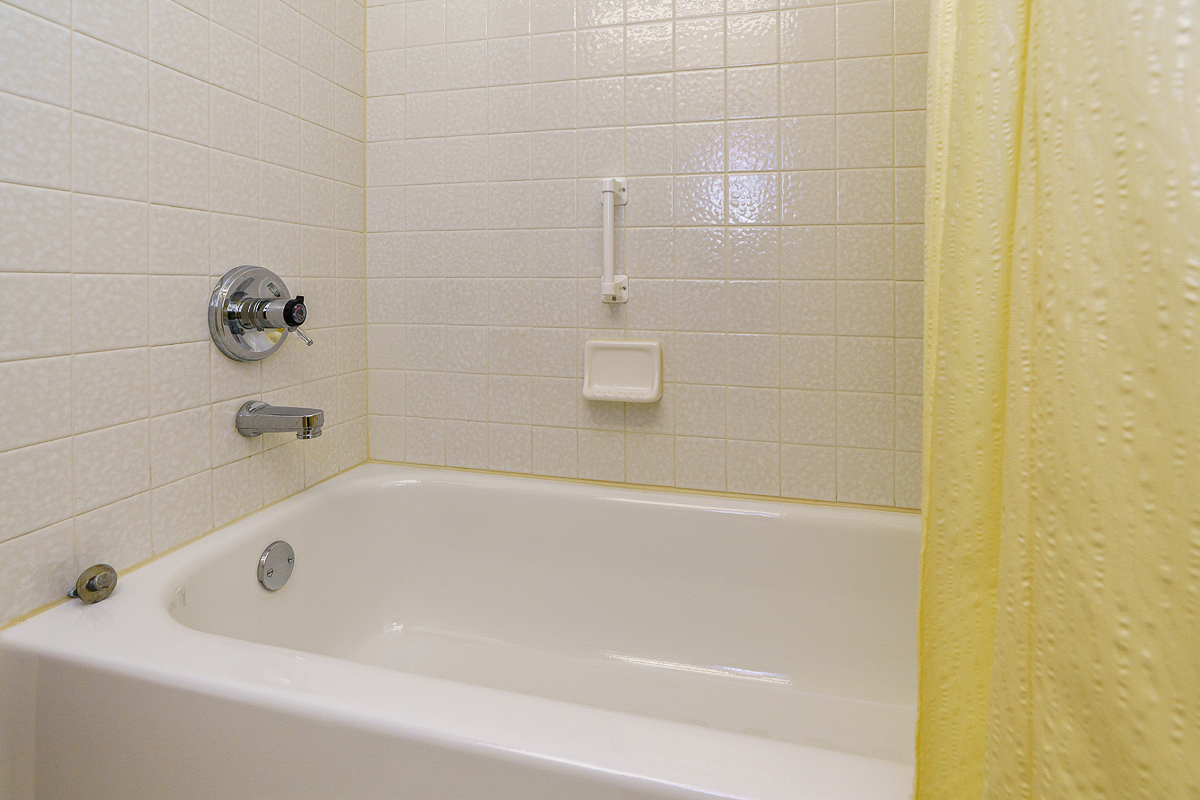 3832 Falls Circle Dr-26