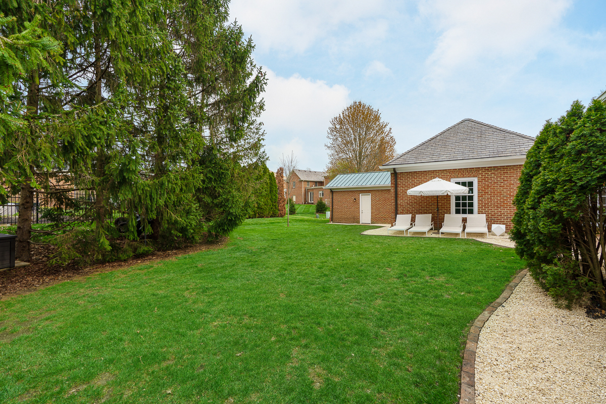 4945 Yantis Dr-14
