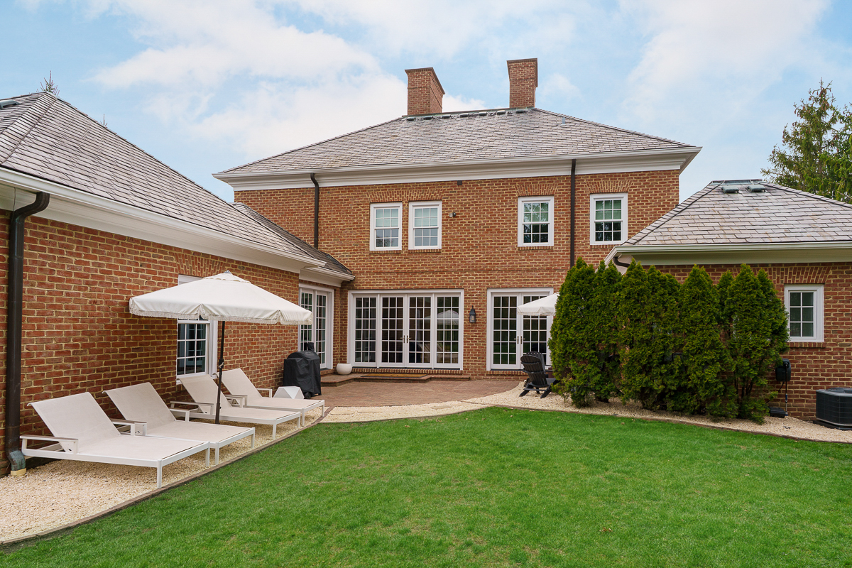 4945 Yantis Dr-17