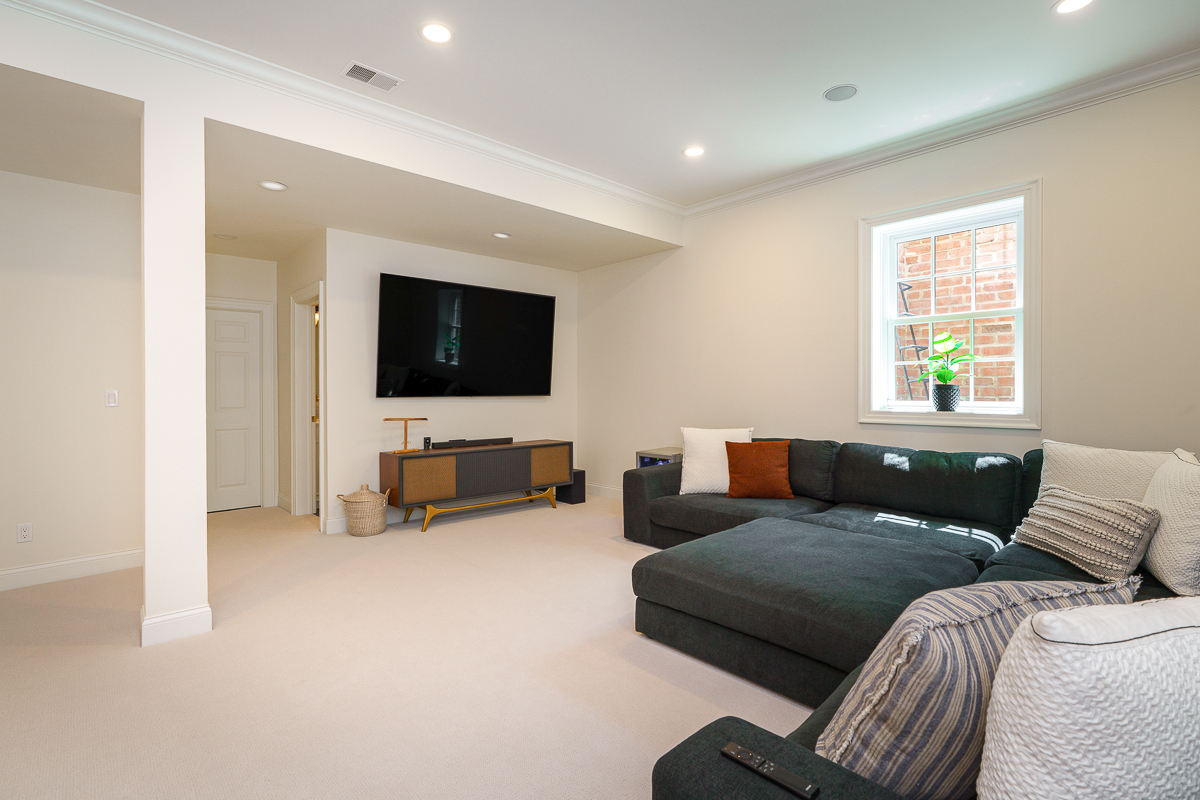 4945 Yantis Dr-21