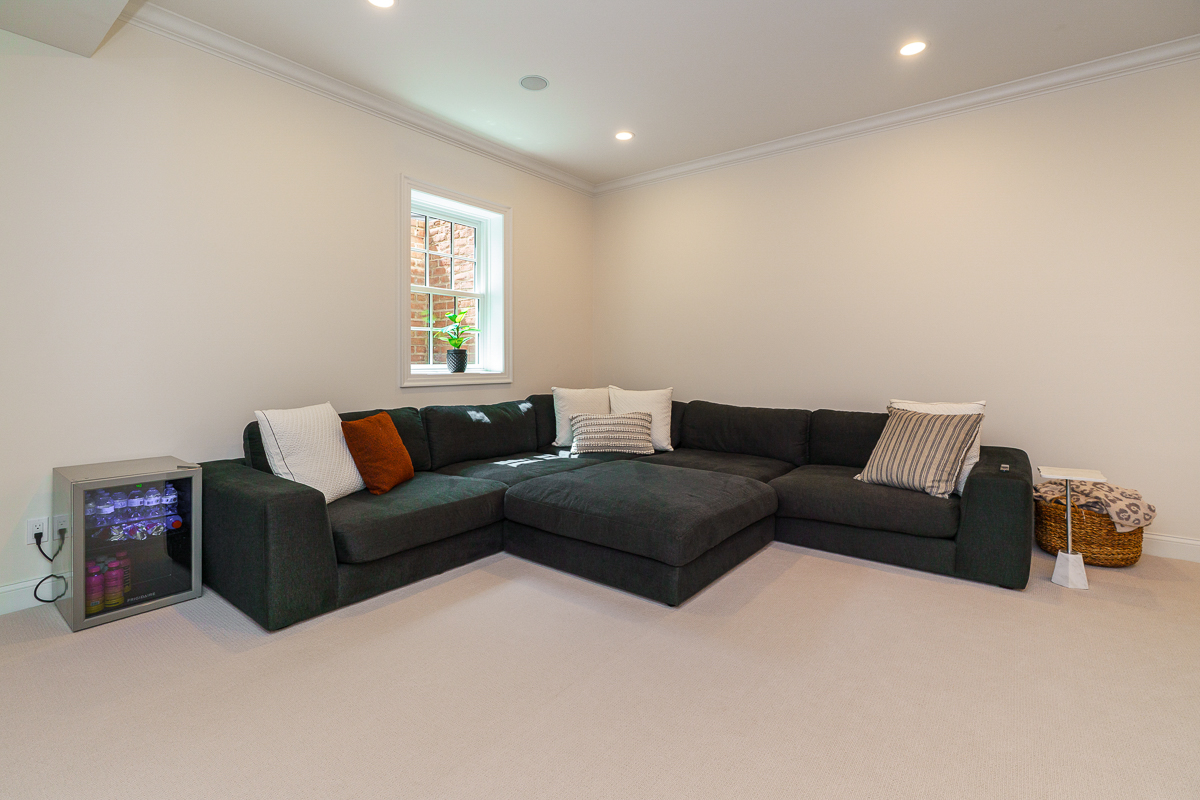4945 Yantis Dr-22
