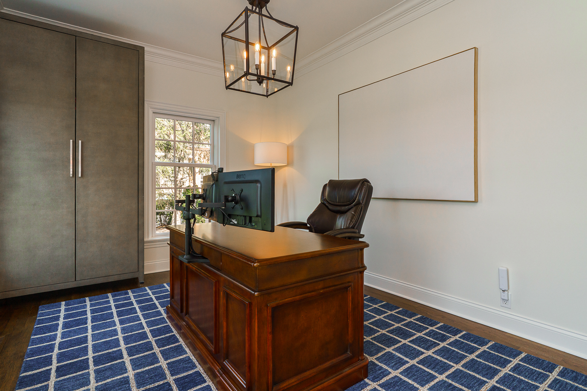 4945 Yantis Dr-34