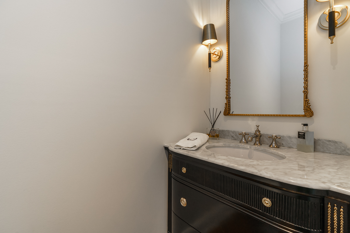 4945 Yantis Dr-35