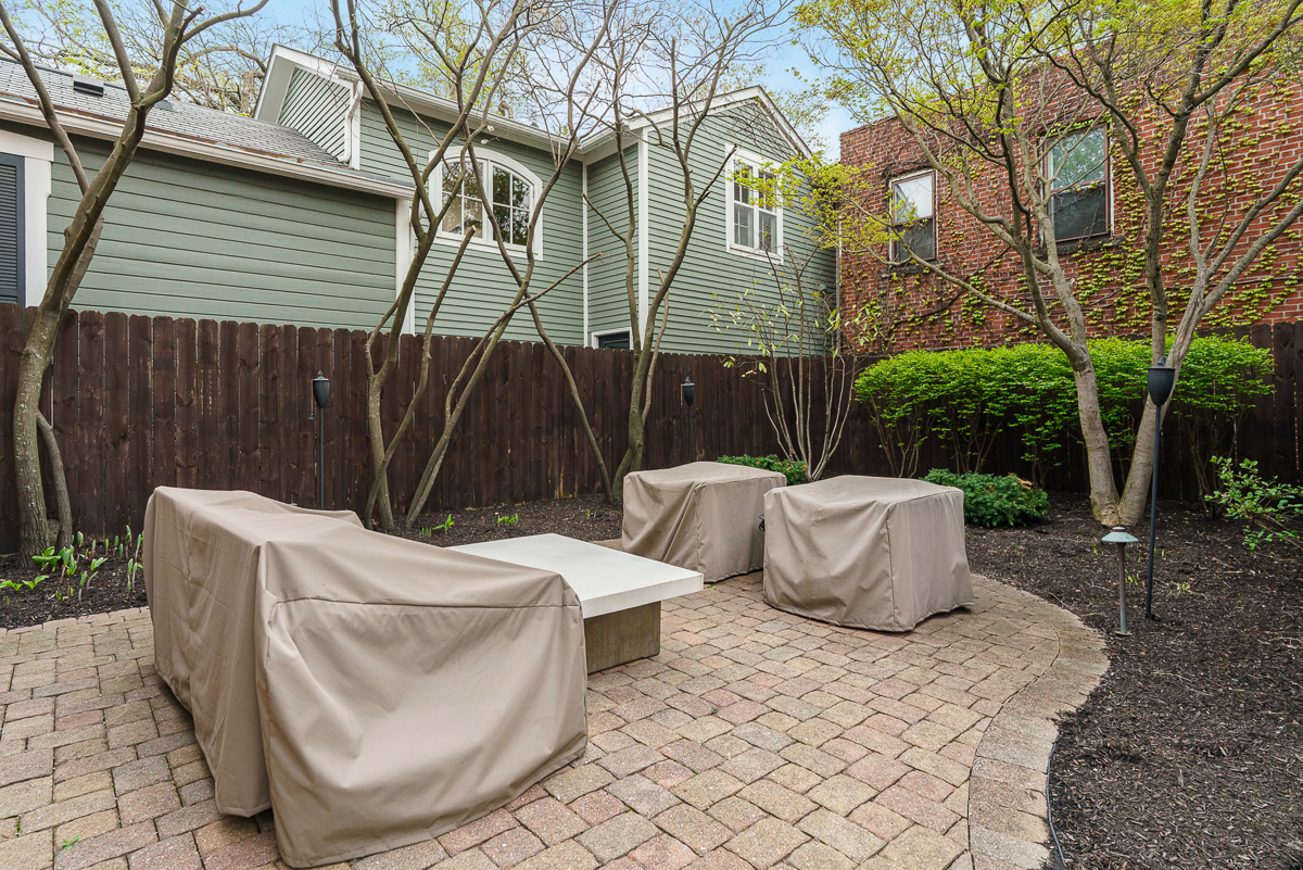 596 s 6th St-12