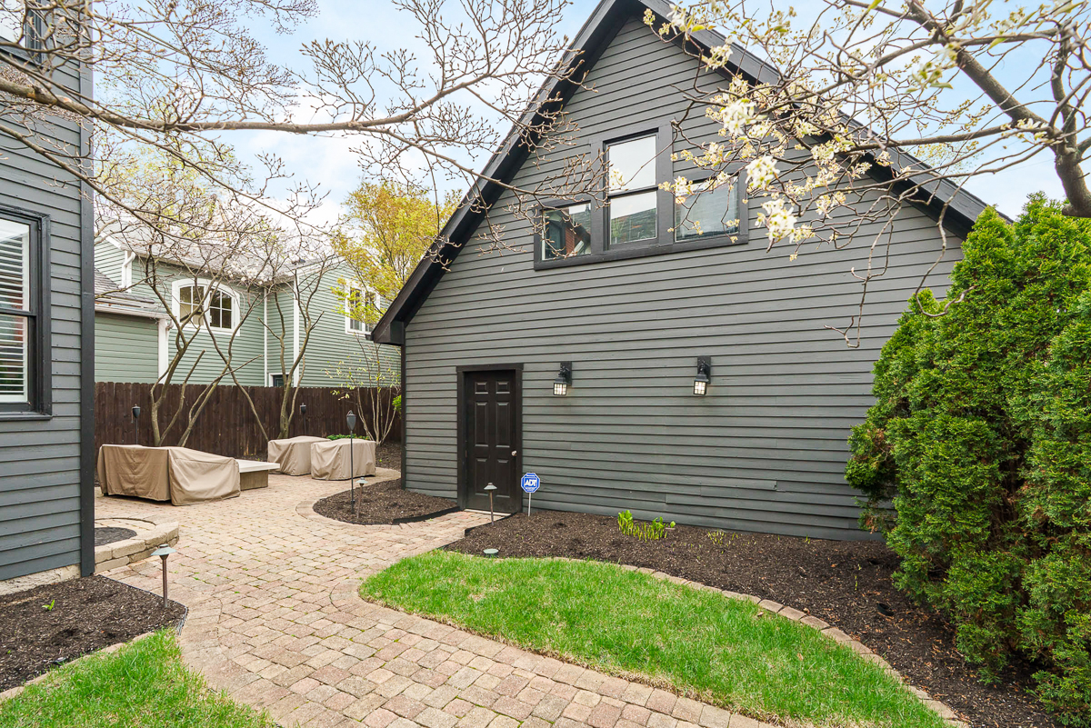 596 s 6th St-13