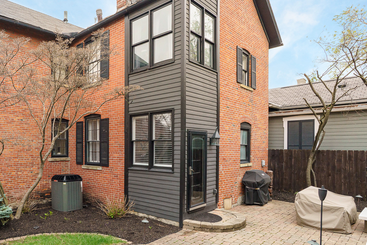 596 s 6th St-14
