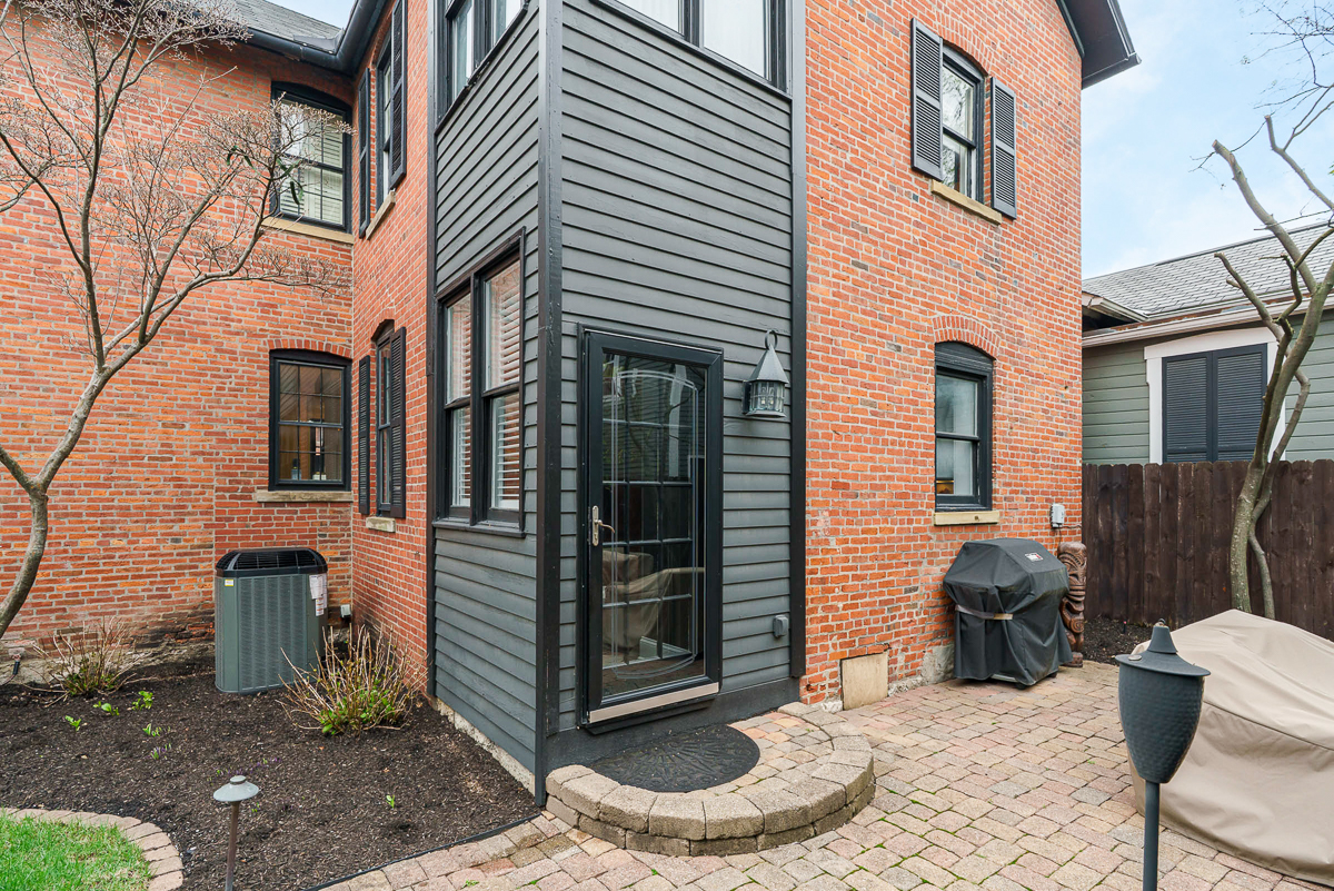 596 s 6th St-15
