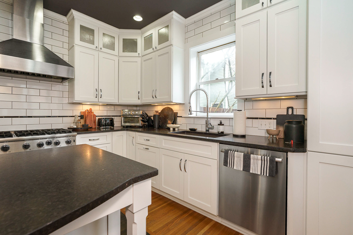 596 s 6th St-33