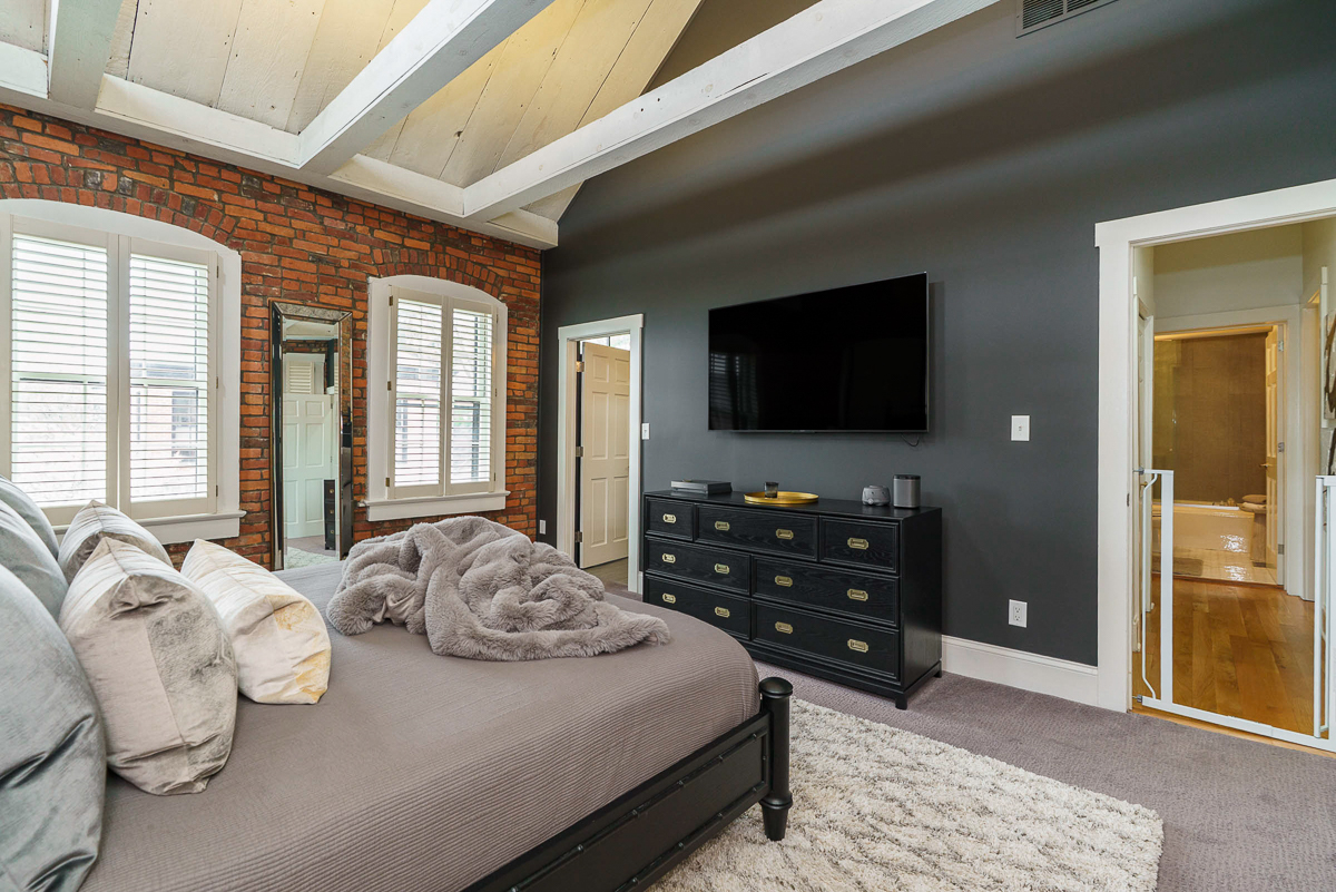 596 s 6th St-49