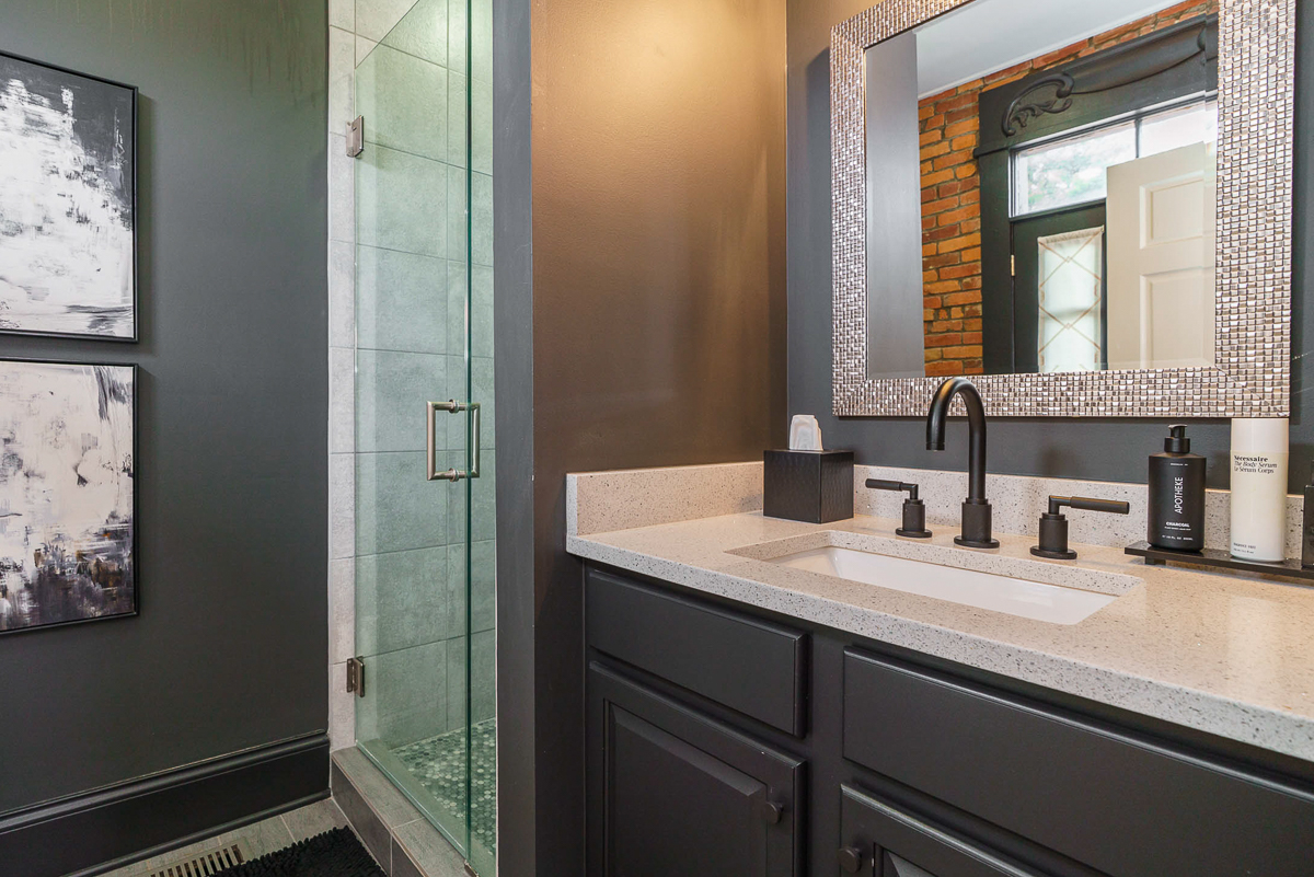 596 s 6th St-51