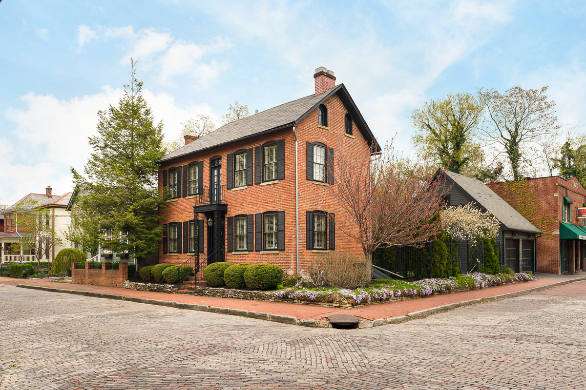 596 s 6th St-6