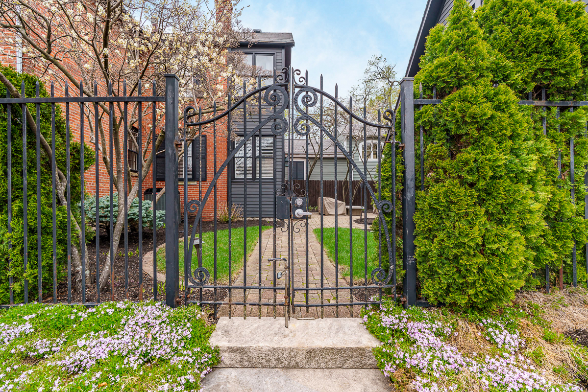 596 s 6th St-7
