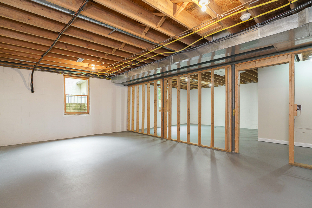 6061 Highland Hills Dr-11