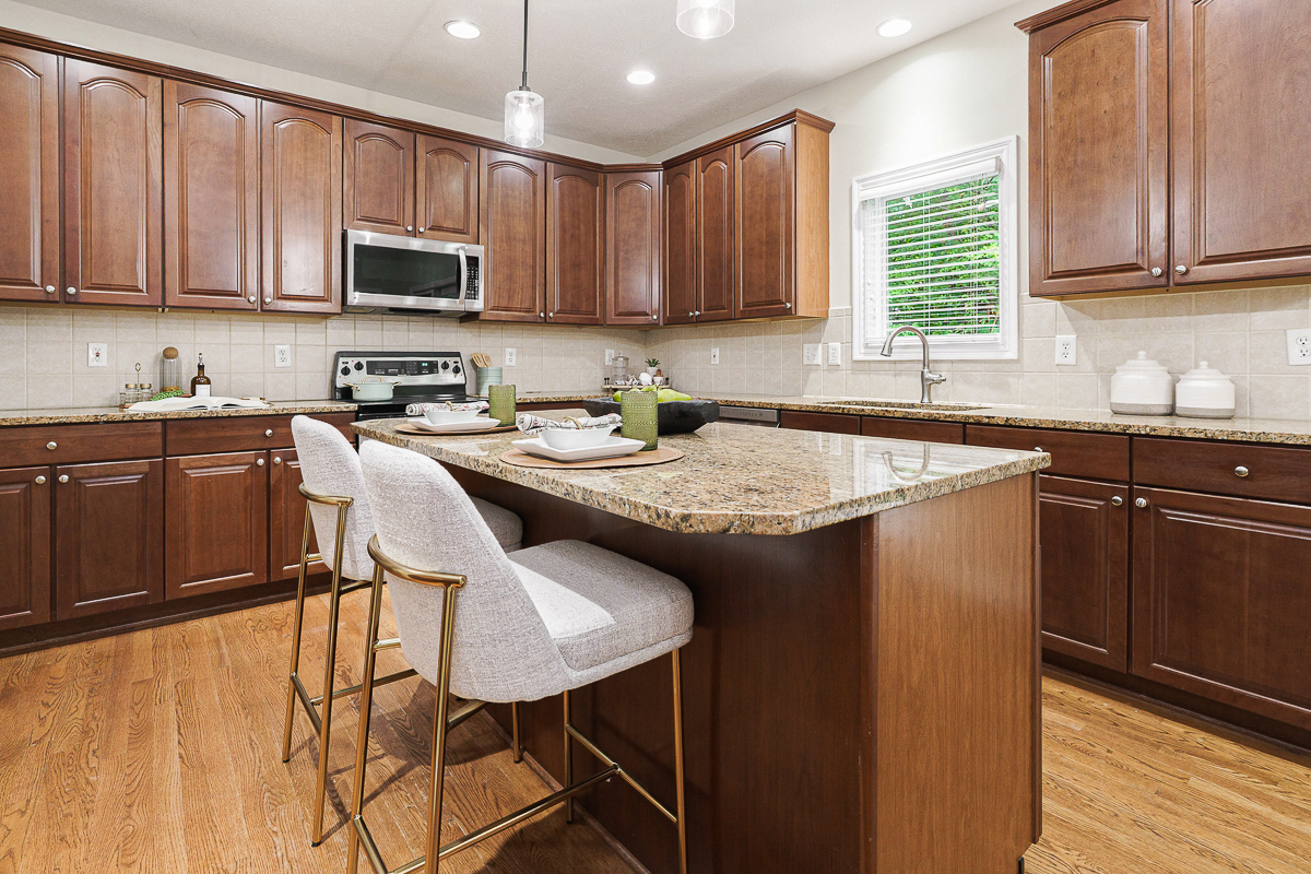 6061 Highland Hills Dr-30