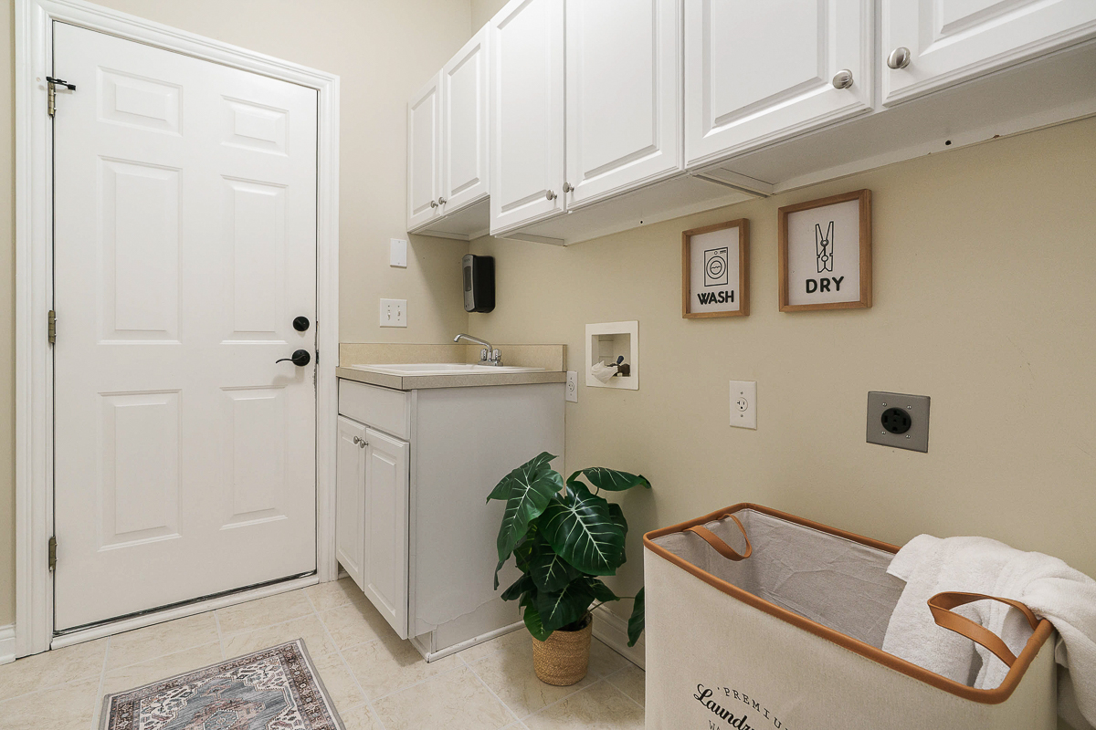 6061 Highland Hills Dr-36