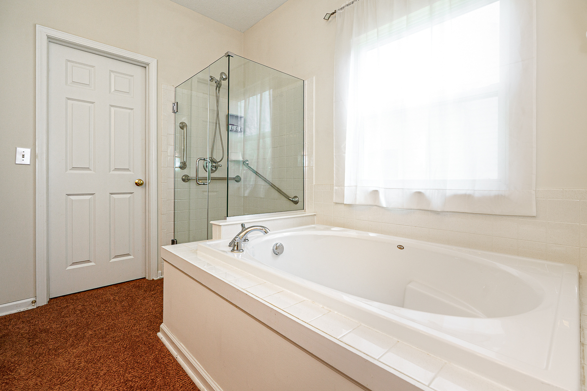 6177 Woodsview Way-39