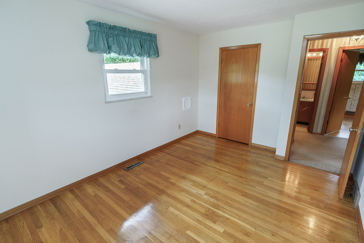 6297 Barberry Hollow-32