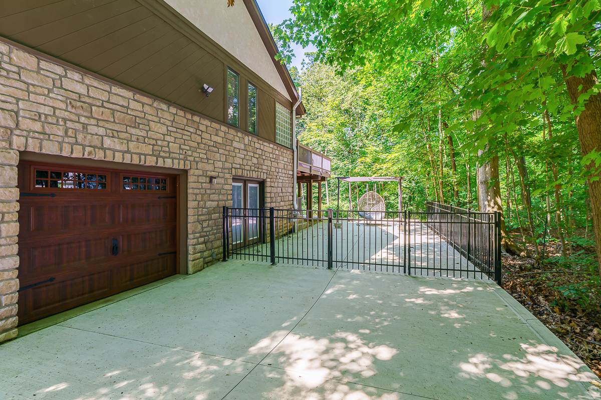 630 Woods Hollow Ln-15