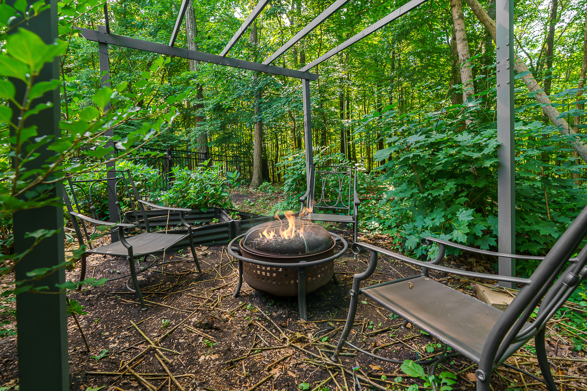 630 Woods Hollow Ln-18