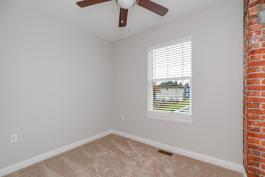 632 e Whittier St-23