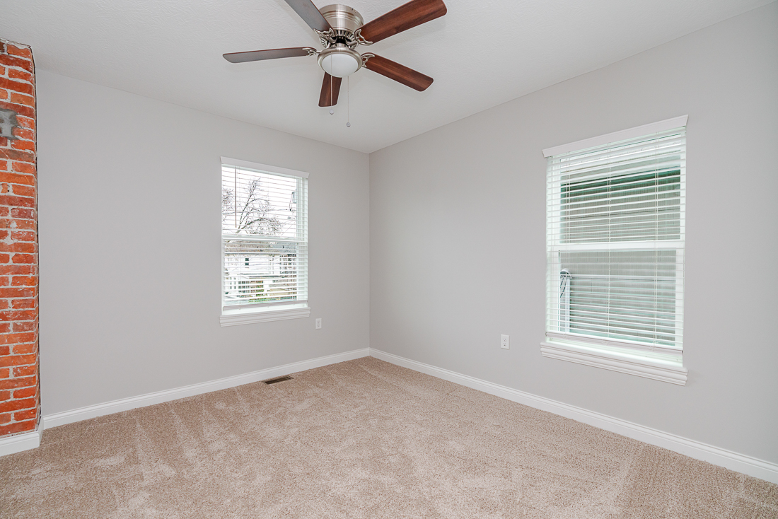 632 e Whittier St-25