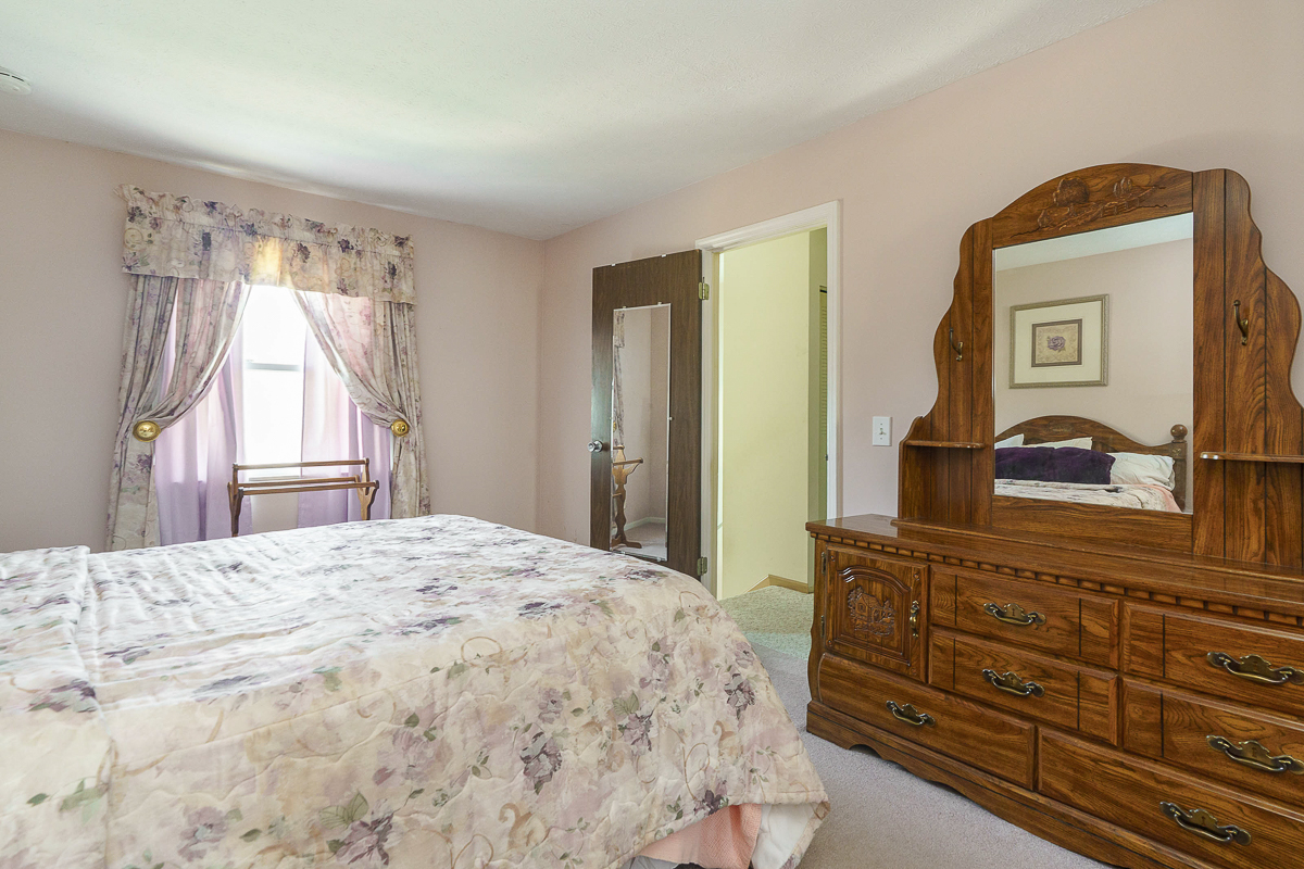 6357 New London Dr-32